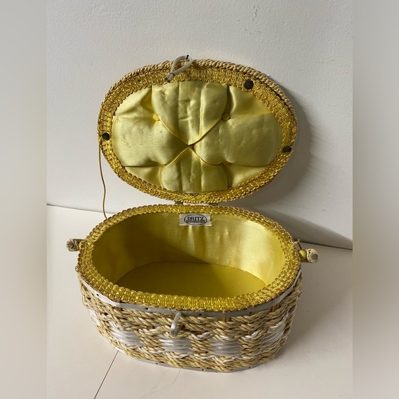 Vintage Oval sewing notions basket by Dritz made in Japan. - Picture 13 of 13